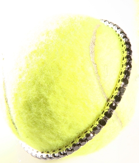 Tennis bracelet in 18kt white gold with 3.52 ct black diamonds