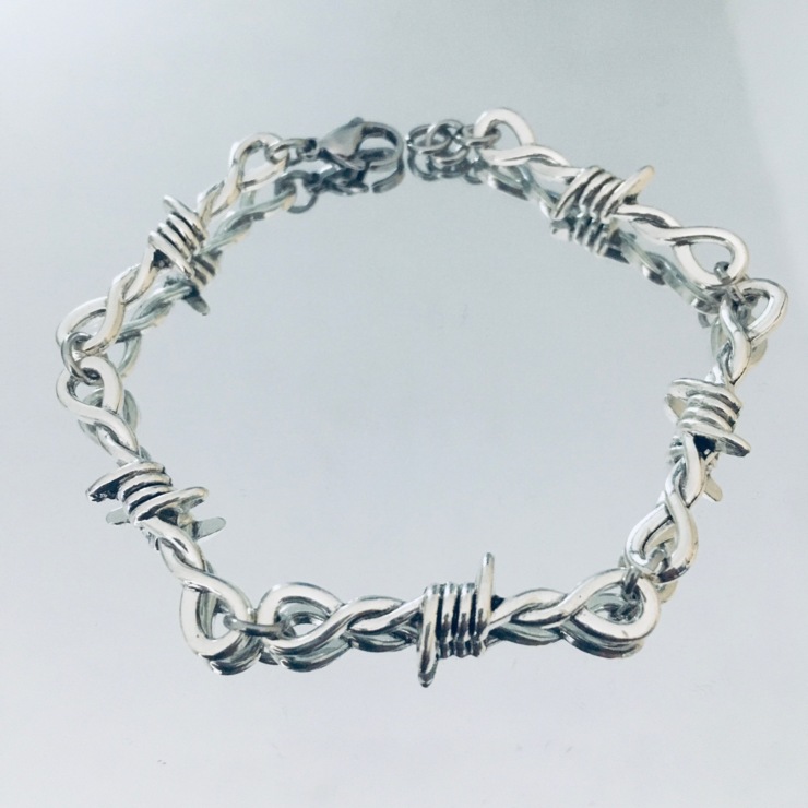 Barbed wire knot bracelet in zamak
