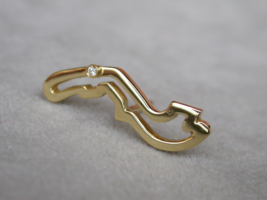 Jacket pin with Monte Carlo circuit in 18kt  yellow gold and diamond at the start  