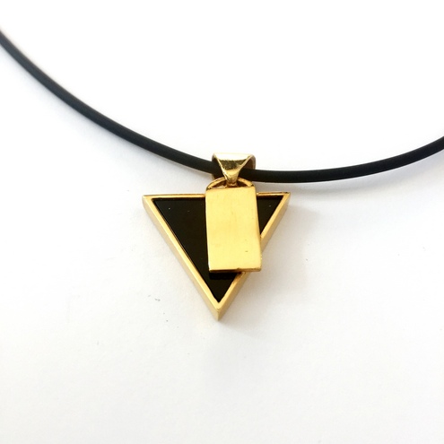 Collier pendentif triangle onyx breveté en argent 925 doré