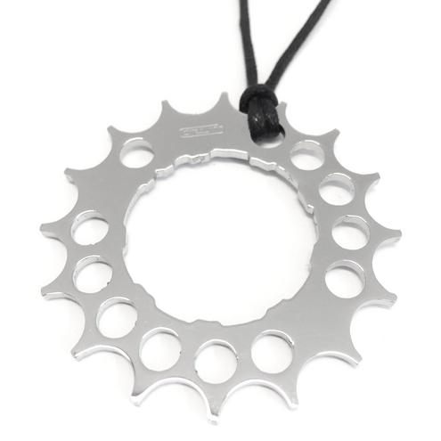 Colgante de corona de bicicleta en acero de 5 cm de diámetro.