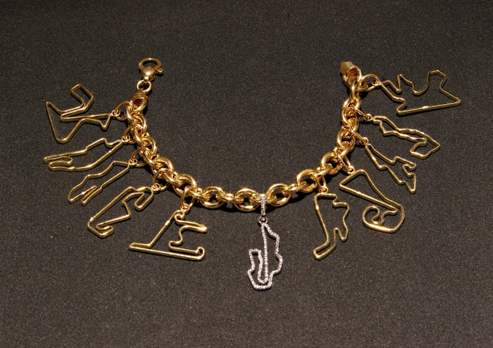 Replica RACETRACKS CHARMS BRACELET in gold 18kt. and diamonds
