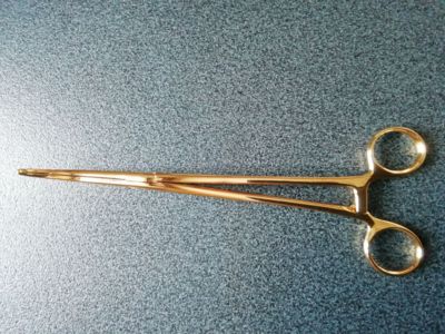 Pinze ginecologiche in oro giallo 750 
