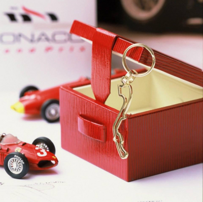 Portachiavi in oro 750 con circuito di Montecarlo e diamante allo start 
