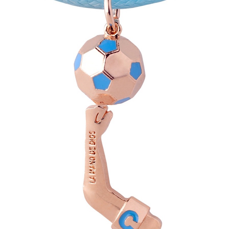 Ciondolo con incisione "La Mano de Dios" in bronzo placcato oro rosa 18kt e cordino azzurro