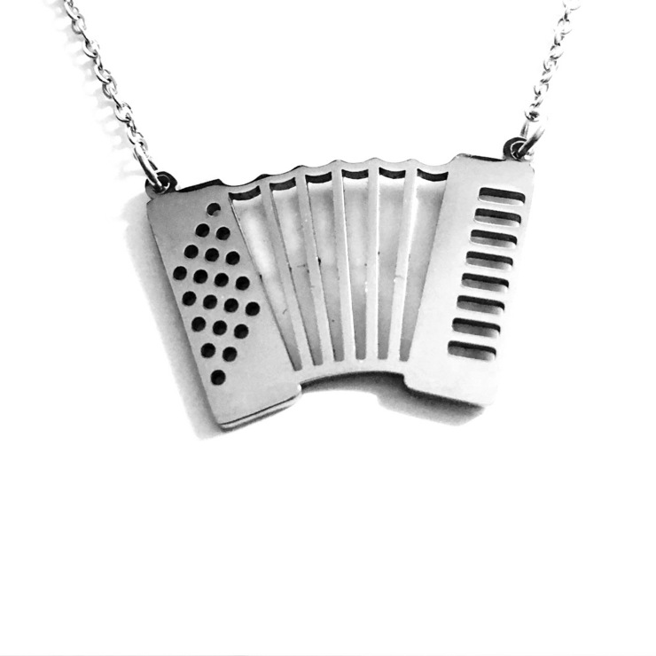 Collana con fisarmonica in acciaio lucido