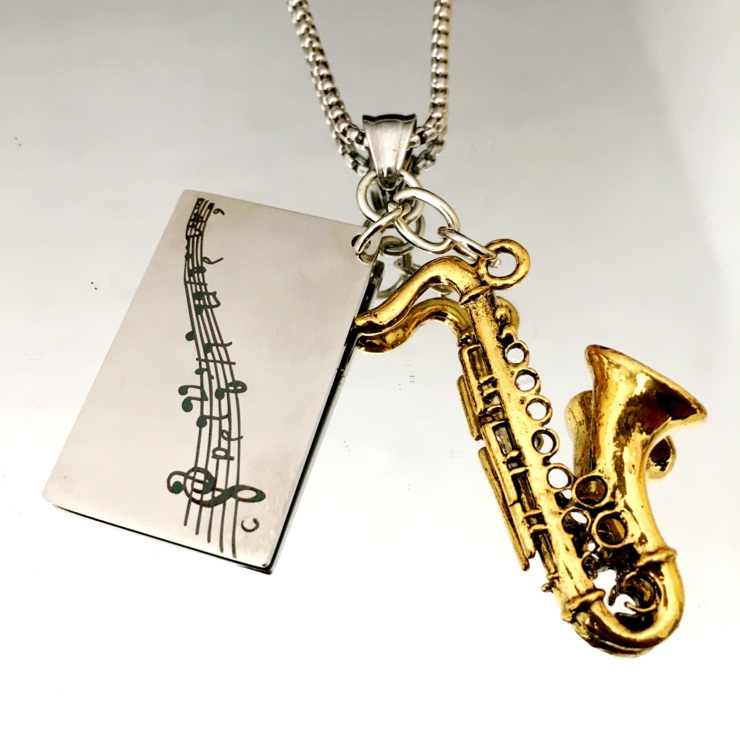 Collana con Sax placcato oro e spartito in acciaio personalizzabile