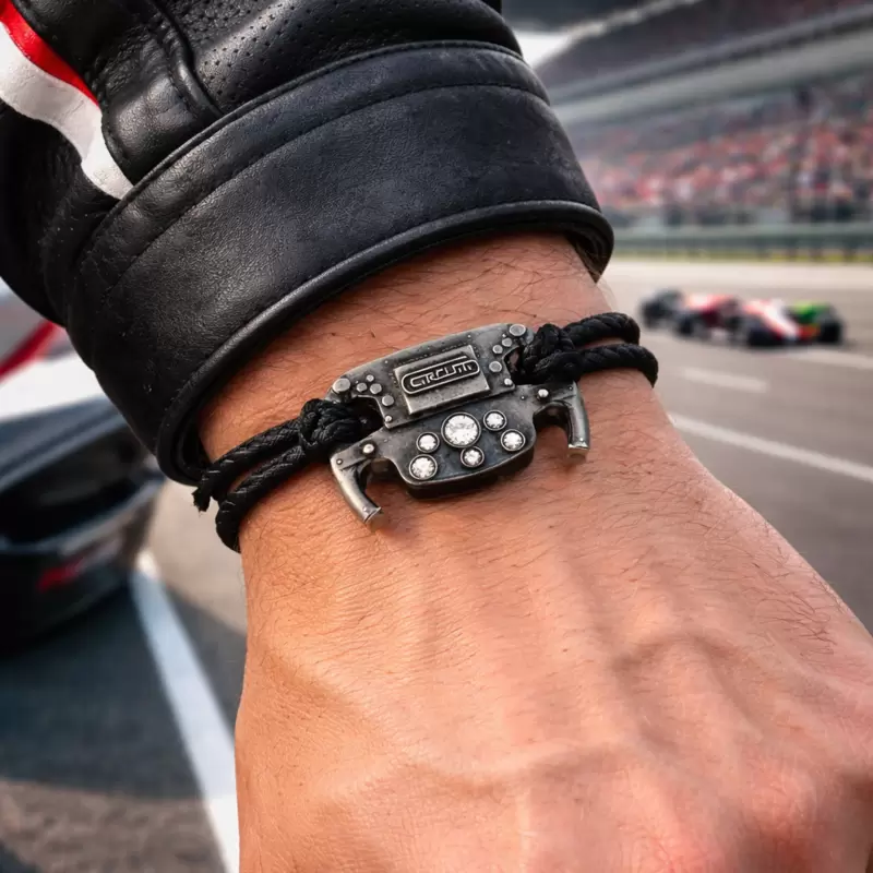 Elegante e sportivo Bracciale Racing Volante F1 in bronzo brunito e zirconi