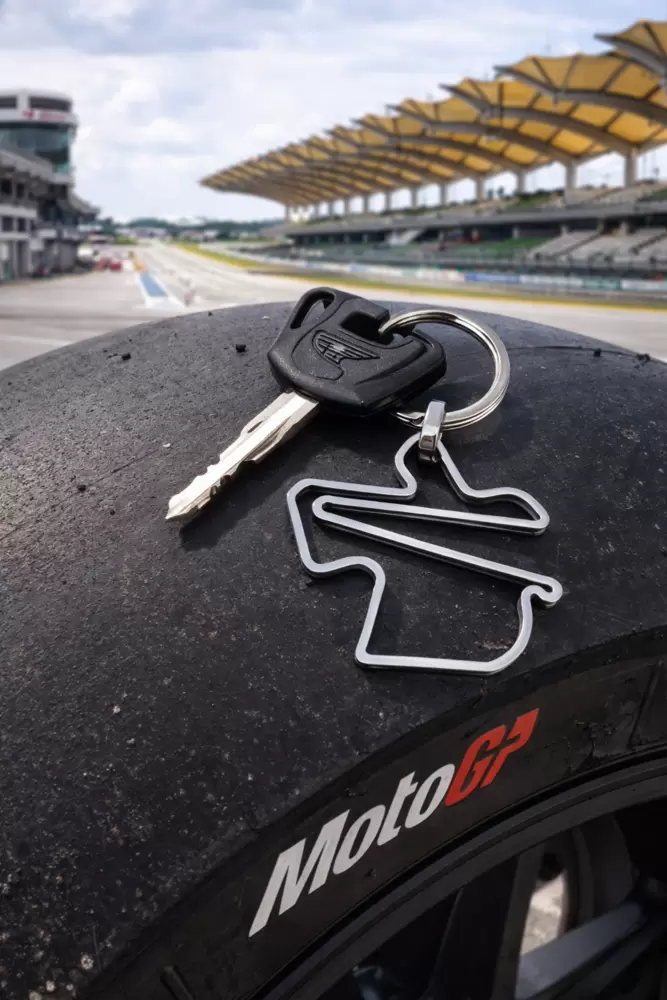 Porte-clés avec circuit Sepang en acier  