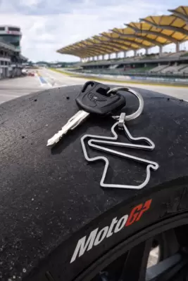 Porte-clés avec circuit Sepang en acier 