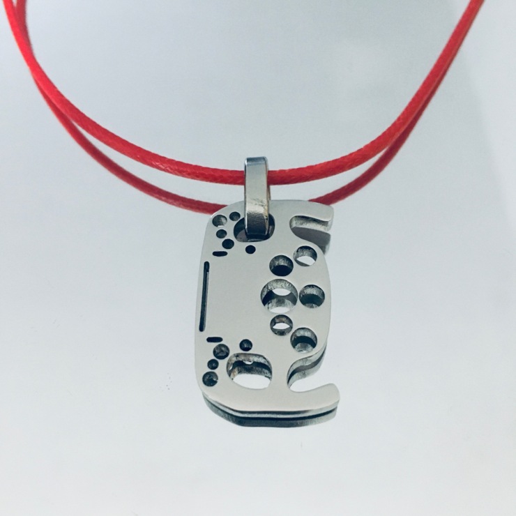 Formula 1 steering wheel pendant in stainless steel customizable on the display