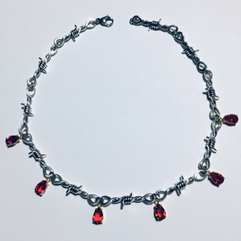 "Pain knots" necklace by Gianfranco Quartaroli