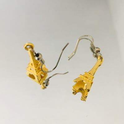 Orecchini con Tour Eiffel placcata oro giallo 