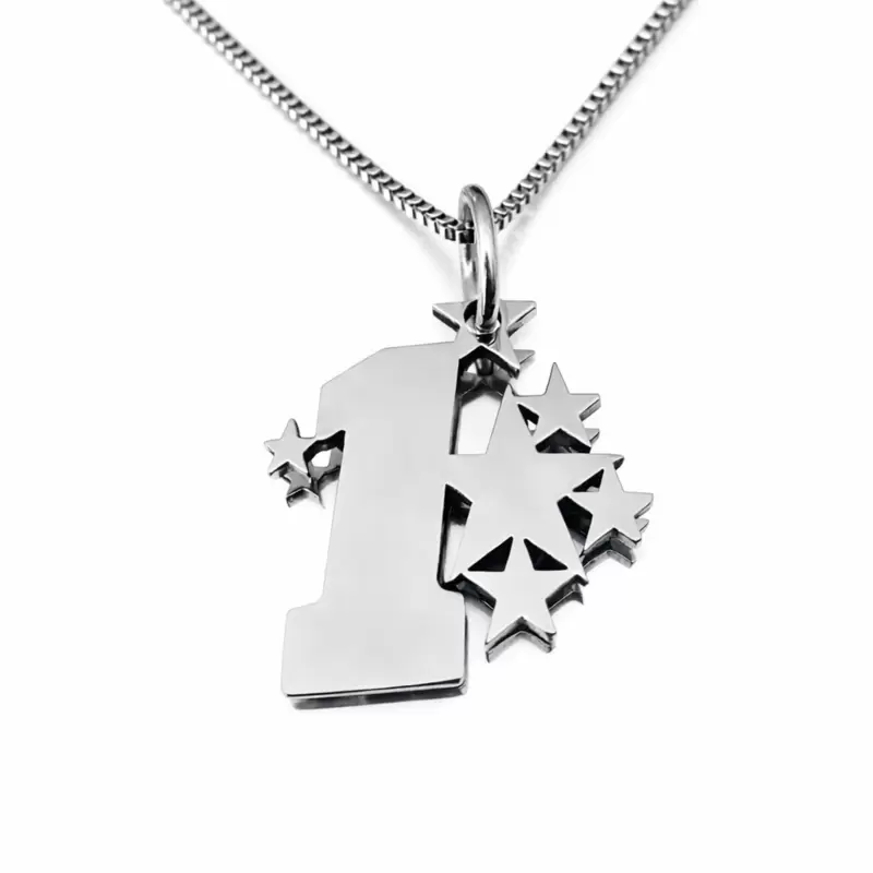 Collana con numero 1 e stelle in acciaio