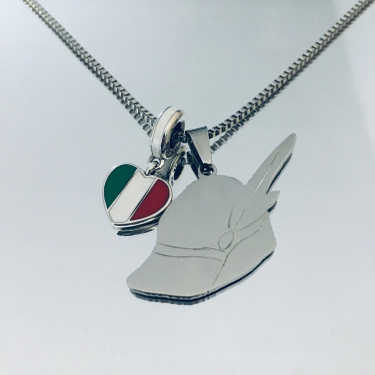 Collar I LOVE ALPINI de acero con sombrero y charm de corazón tricolor