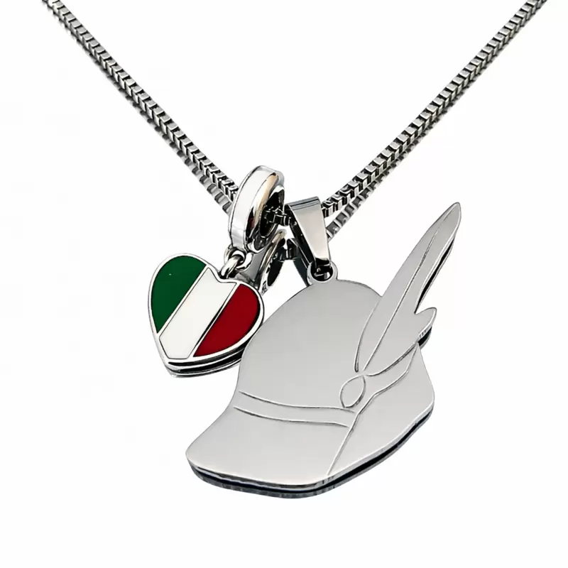 Colar I LOVE ALPINI em a&ccedil;o com chap&eacute;u e cora&ccedil;&atilde;o tricolor