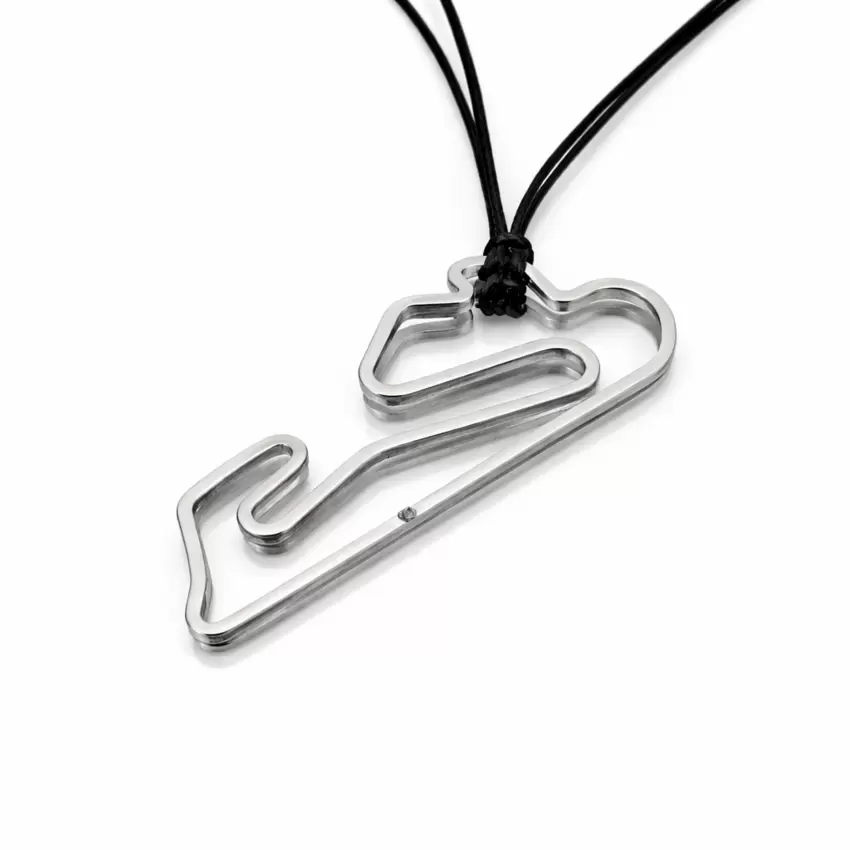 Pendente do circuito do Estoril em aço com diamante no início  
