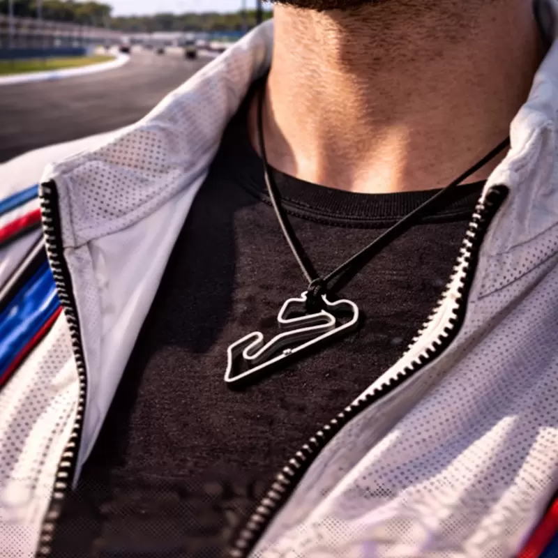 Ciondolo circuito Estoril in acciaio con diamante allo start