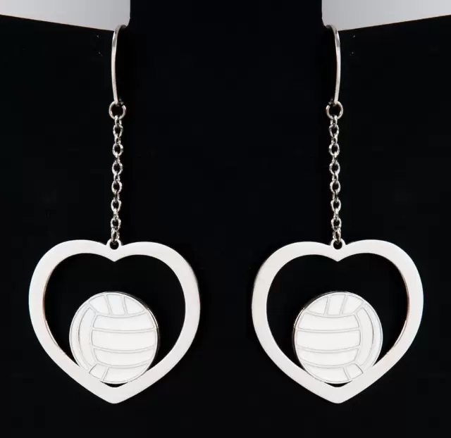Boucles d'oreilles en acier et émail blanc avec pendentif cœur et volley-ball