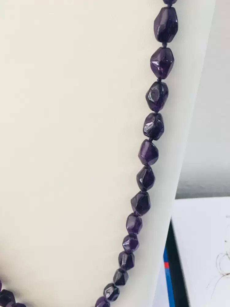 Collana con ametiste sfaccettate viola intenso  