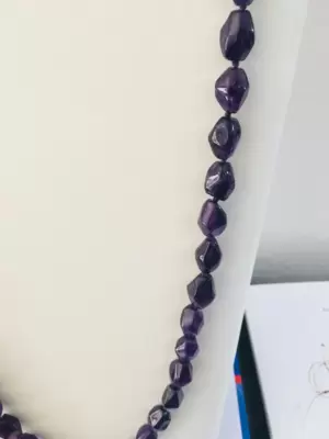 Collana con ametiste sfaccettate viola intenso 