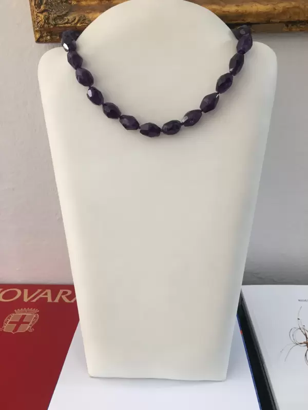 Girocollo con ametiste sfaccettate viola intenso