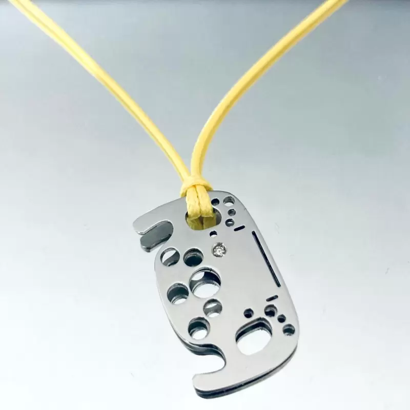 Customizable stainles steel Formula 1 steering wheel pendant on display and natural diamond