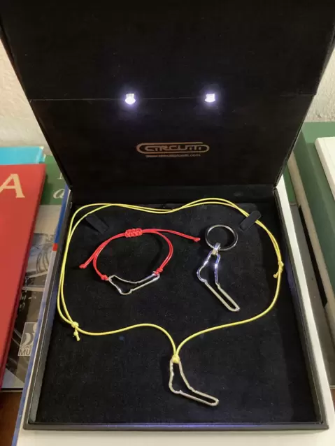 Cofanetto-regalo illuminato MONZA:portachiavi,ciondolo,braccialetto  