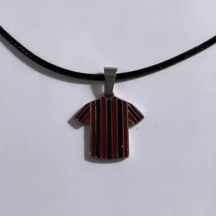 Ciondolo charm maglia rosso nera in acciaio personalizzabile   