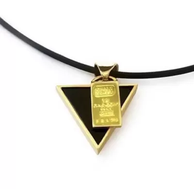 Ciondolo a triangolo brevettato in argento 925 dorato e lingotto Credit Suisse in oro 999,9 