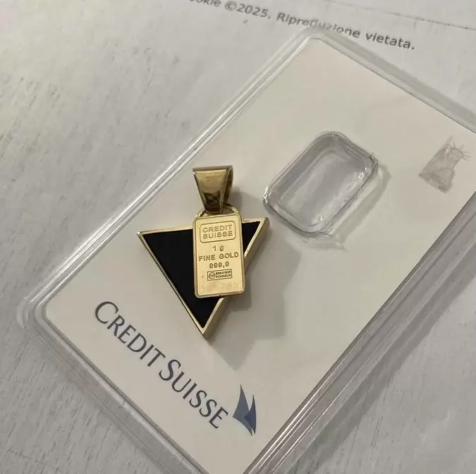 Ciondolo a triangolo brevettato in argento 925 dorato e lingotto Credit Suisse in oro 999,9  