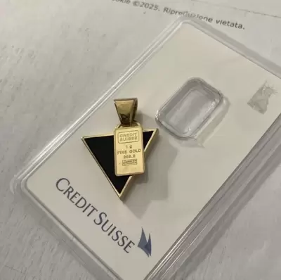 Ciondolo a triangolo brevettato in argento 925 dorato e lingotto Credit Suisse in oro 999,9 