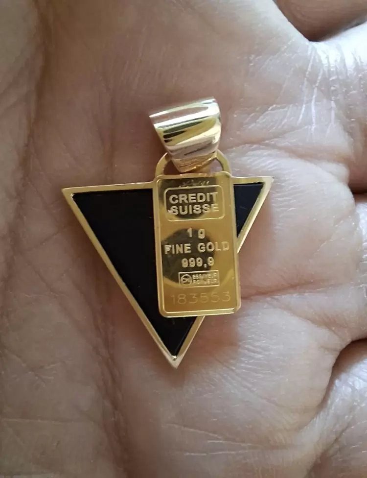 Ciondolo a triangolo in oro 750 con lingotto Credit Suisse in oro 999,9  