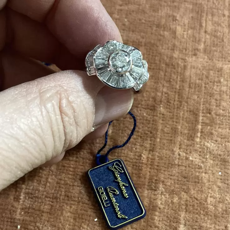 Anello in oro bianco 750 e diamanti