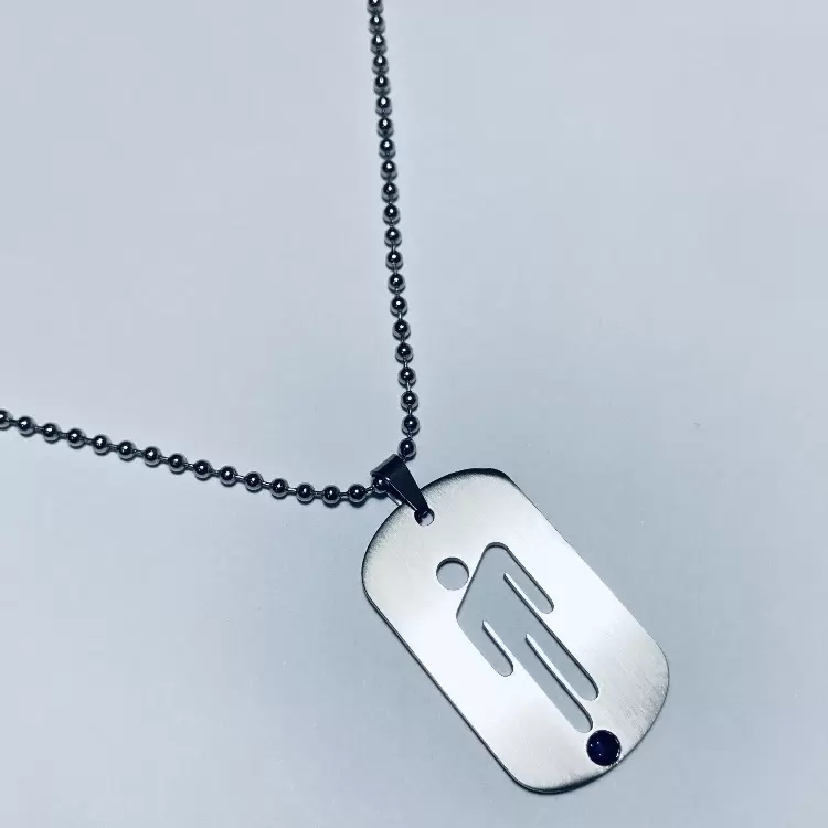 Collana con Piastrina Blohsh traforata personalizzabile in acciaio con zaffiro bleu naturale  