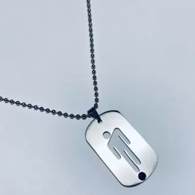 Collana con Piastrina Blohsh traforata personalizzabile in acciaio con zaffiro bleu naturale 