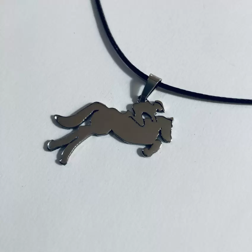 Ciondolo fantino a cavallo in acciaio personalizzabile  