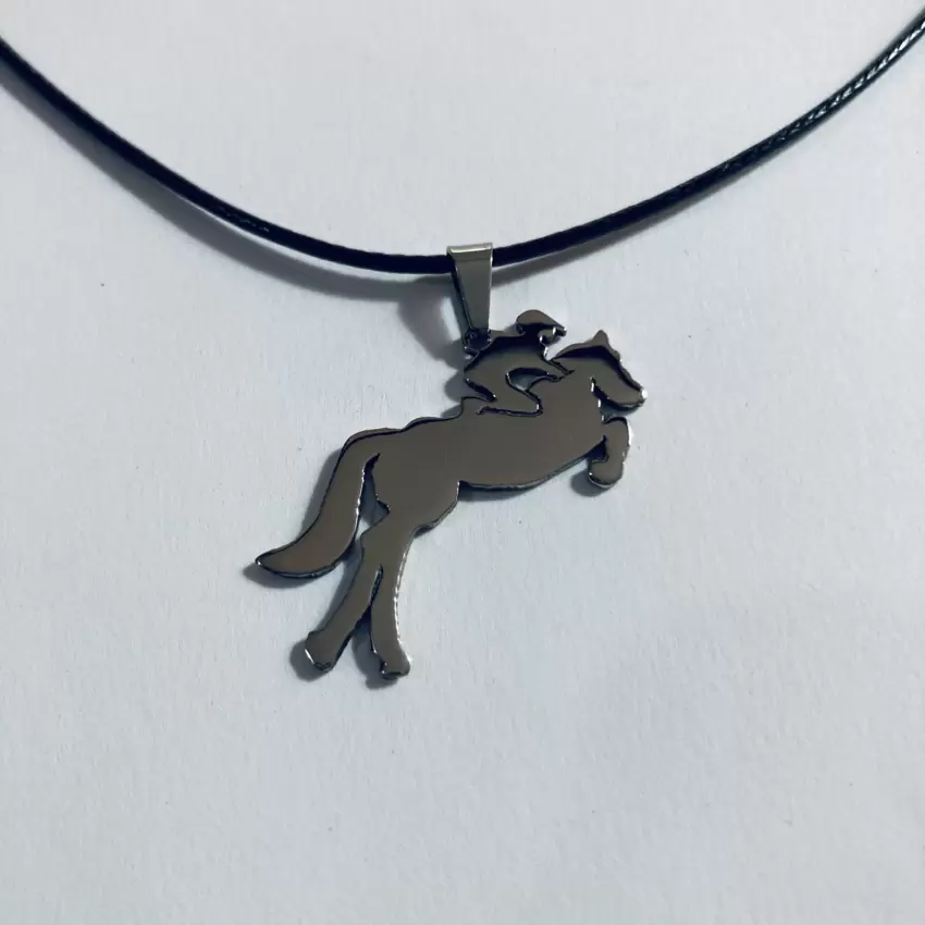 Ciondolo fantino a cavallo in acciaio personalizzabile  