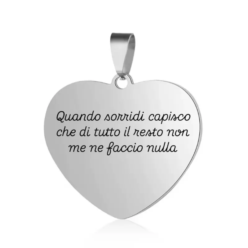 Ciondolo-charm "In Love" QUANDO SORRIDI CAPISCO CHE DI TUTTO IL RESTO NON ME NE FACCIO NULLA a forma di cuore in acciaio