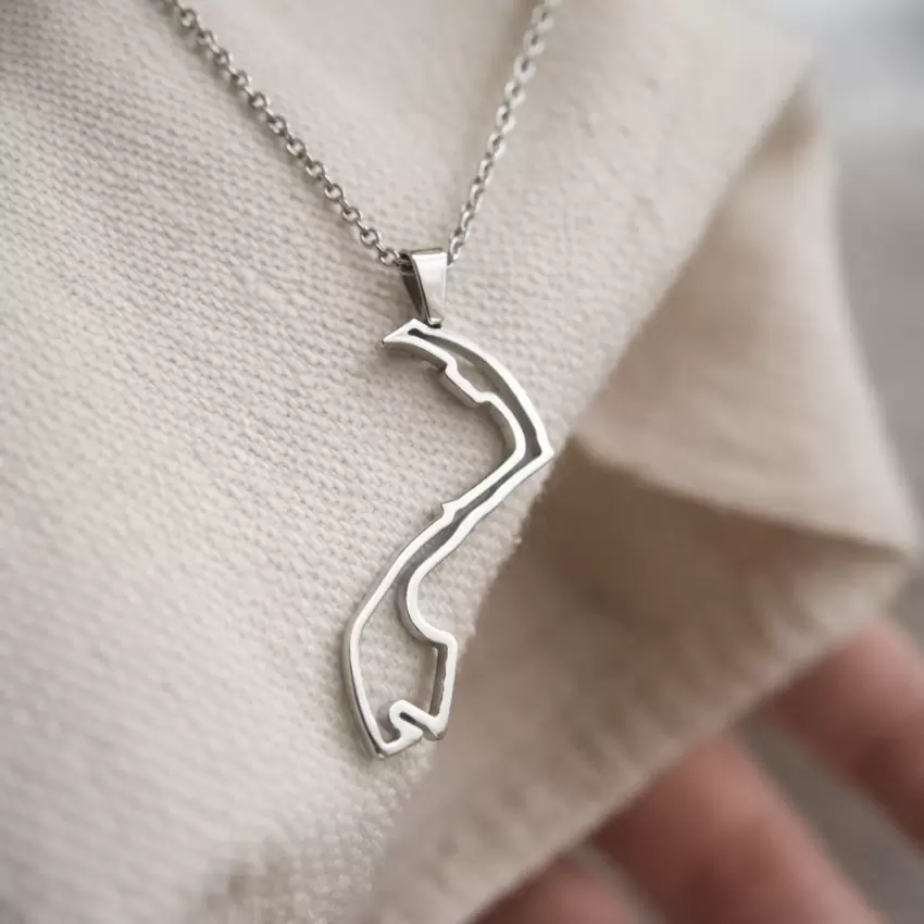 Pendentif circuit Monte Carlo avec chaîne en acier  