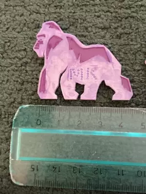 Gorilla-Anhänger aus 750er Gelbgold, schwarzes Emaille, MK-Initialen in Diamantbesatz 