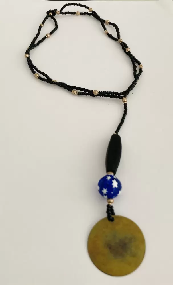 Collana con medaglia in ottone con murrina blu,stelle bianche,perline Rocailles  