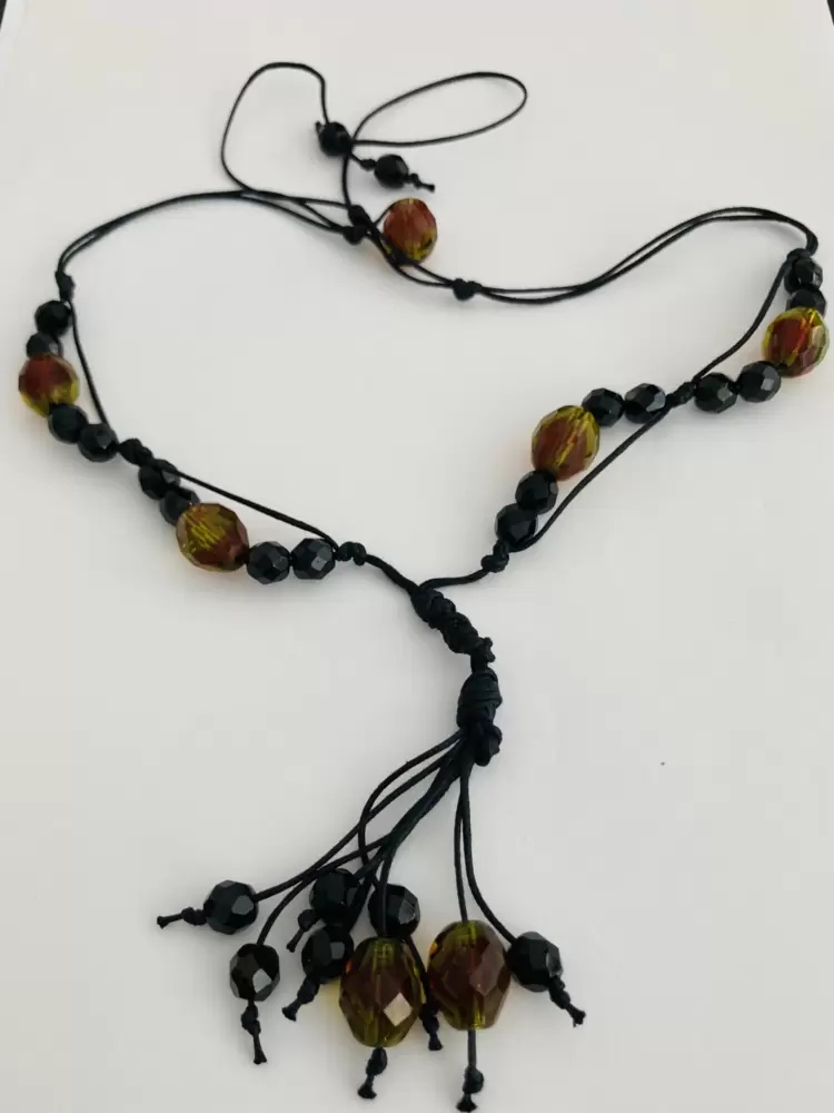 Collana in cristallo nero,murrine color ambra  