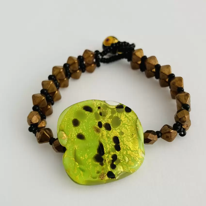 Bracciale con centrale murrina verde foglia oro  