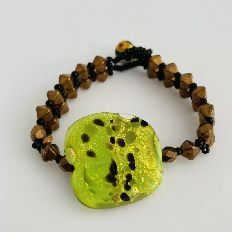 Bracciale con centrale murrina verde foglia oro