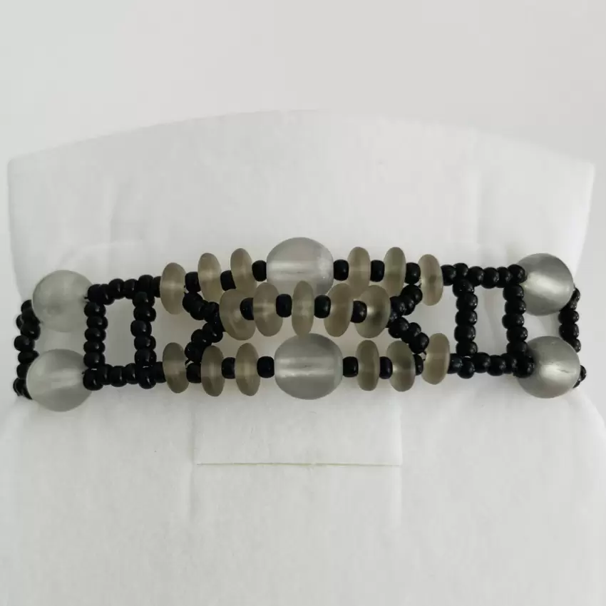 Braccialetto perline vetro grigie e Rocailles nero  