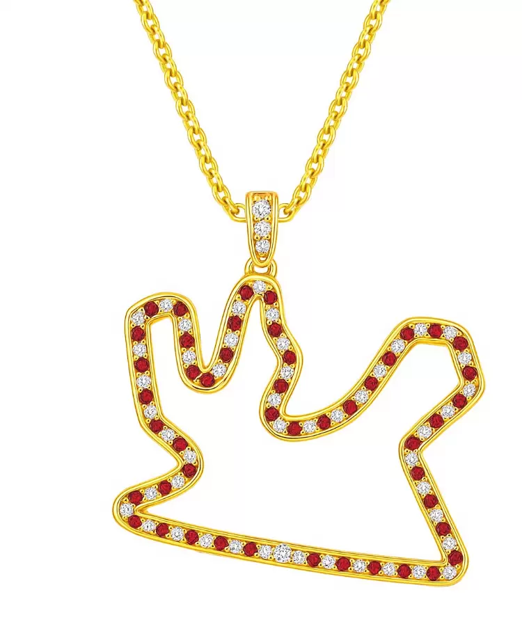 Colar com pendente do circuito de Losail em ouro amarelo 750 com diamantes e granadas da bandeira do Qatar  
