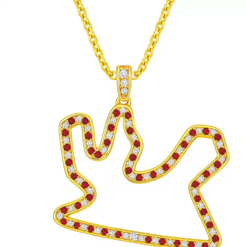 Collana con Ciondolo circuito di Losail in oro giallo 750 con diamanti e granati bandiera del Qatar
