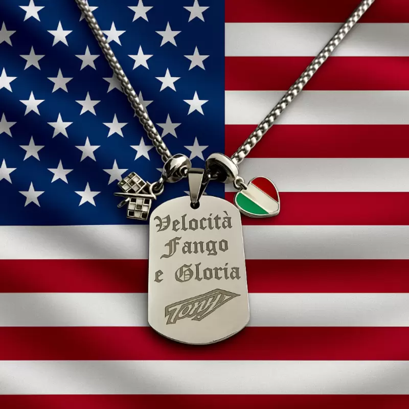 Collana Velocità Fango e Gloria in acciaio con cuore tricolore italiano e bandiera a scacchi