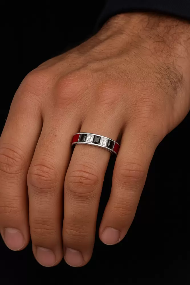 Anello  Scuderia  in oro bianco 750 e diamanti taglio carré   